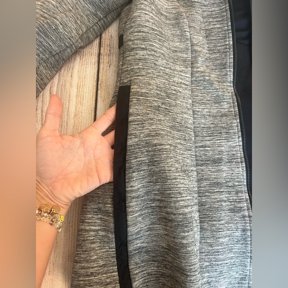 Pick your path jacket lululemon zip up jacket size 4 worn once! - Picture 2 of 8